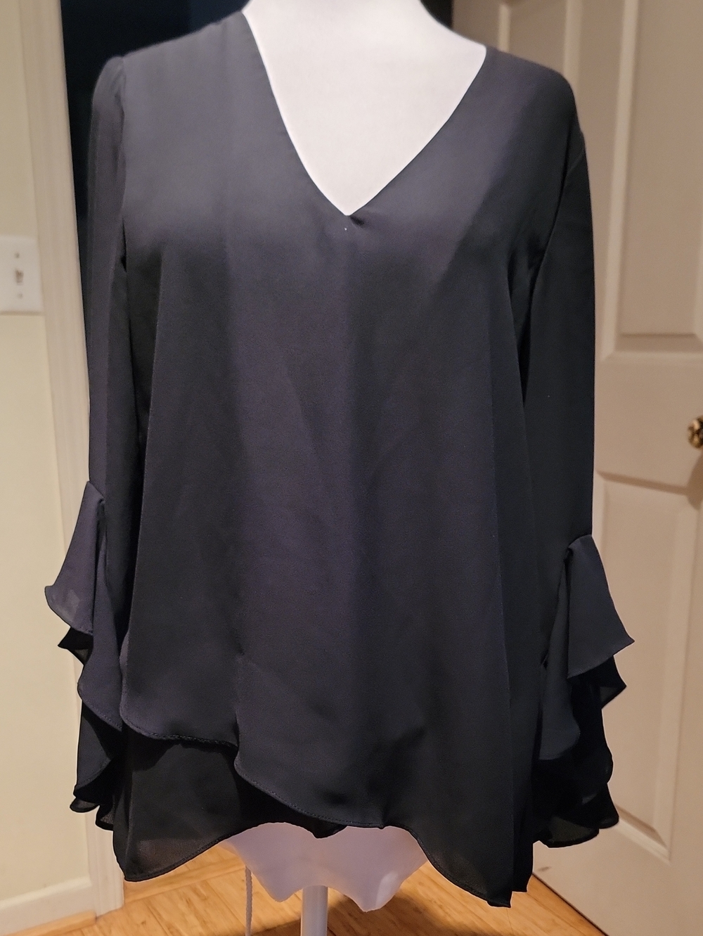 Vince Camuto Womens Black V-Neck Ruffled Sleeve Blouse